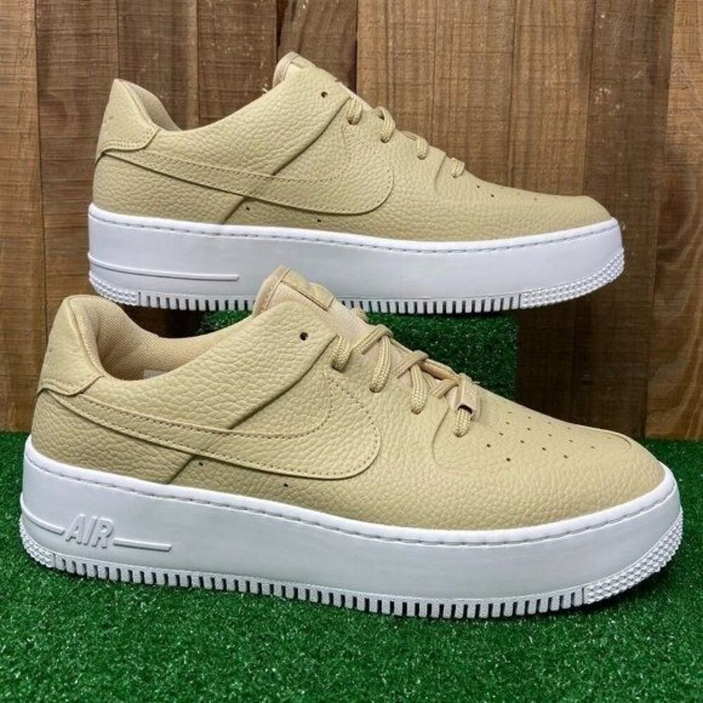 NEW Nike CT0012-200 Air Force 1 Sage Low 2 Shoes Desert Ore/White Women's SZ 12
